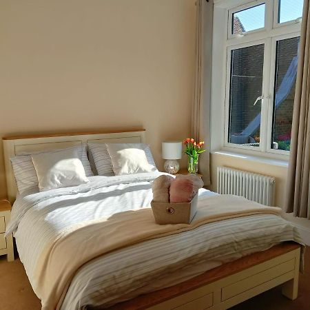 Catherine Street Apartments ซอลส์บรี ภายนอก รูปภาพ