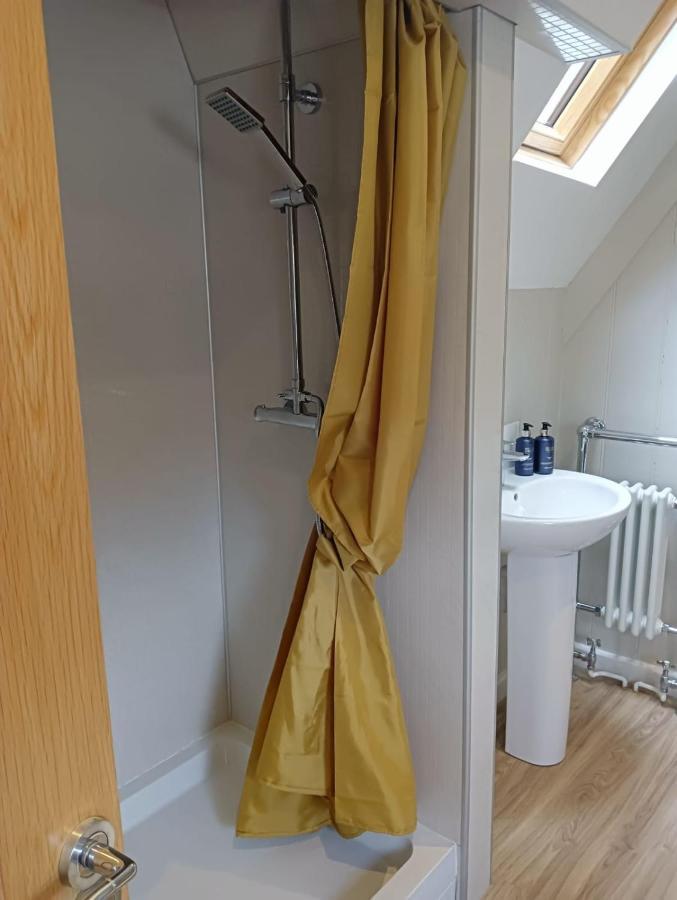 Catherine Street Apartments ซอลส์บรี ภายนอก รูปภาพ