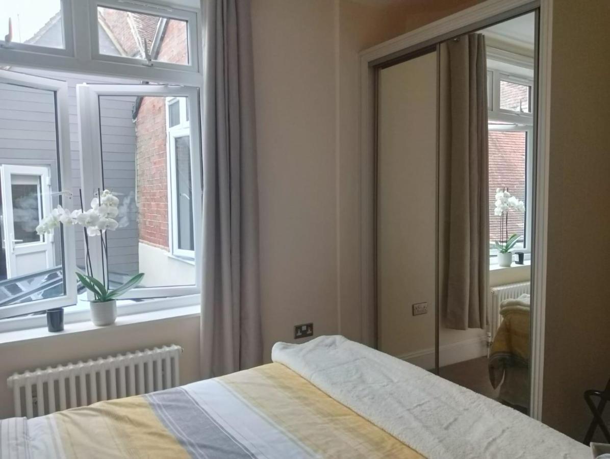 Catherine Street Apartments ซอลส์บรี ภายนอก รูปภาพ