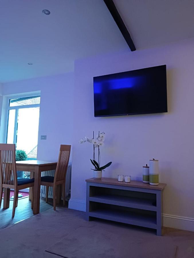 Catherine Street Apartments ซอลส์บรี ภายนอก รูปภาพ